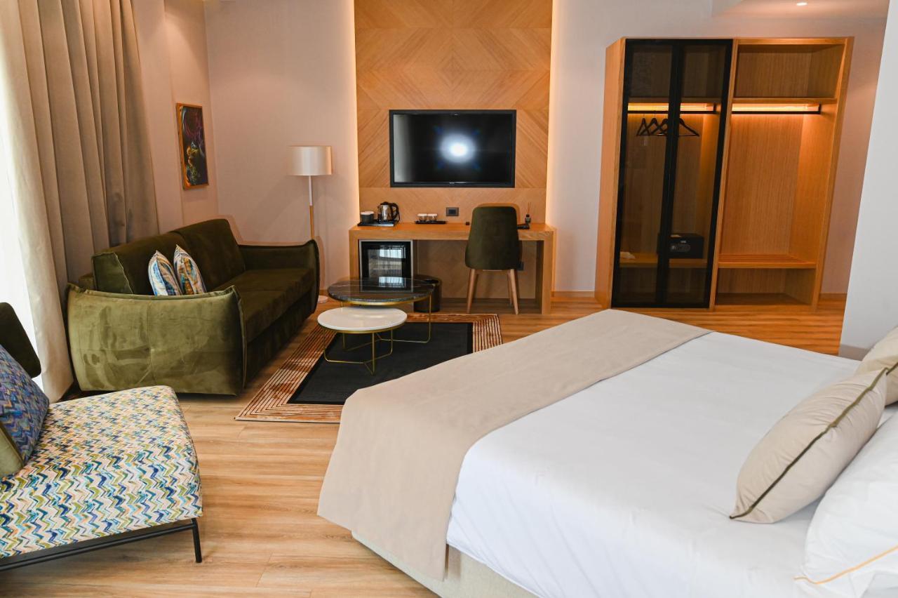 White Hill Hotel, & Conferences 4* Durrës