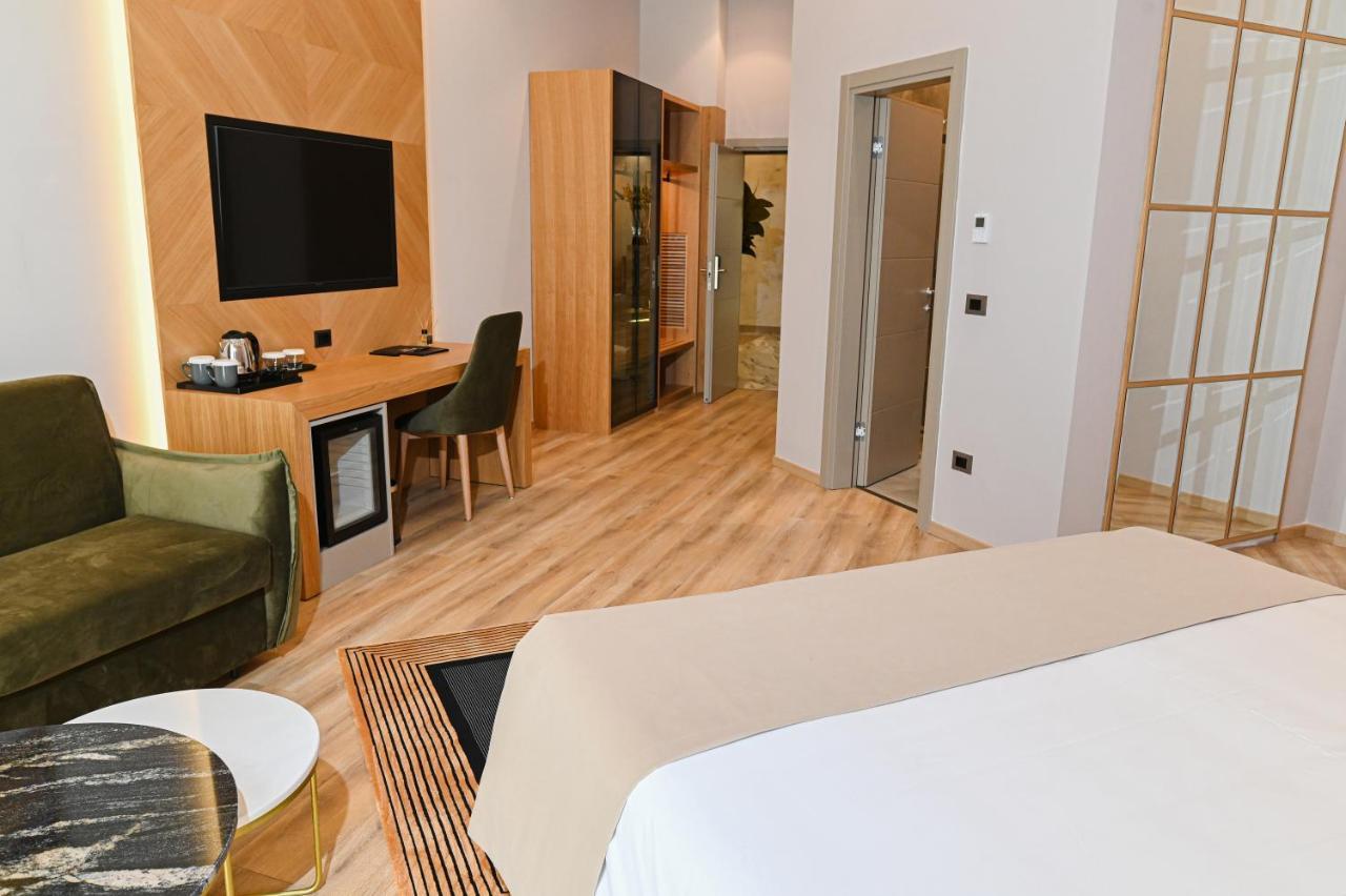 White Hill Hotel, & Conferences 4* Durrës