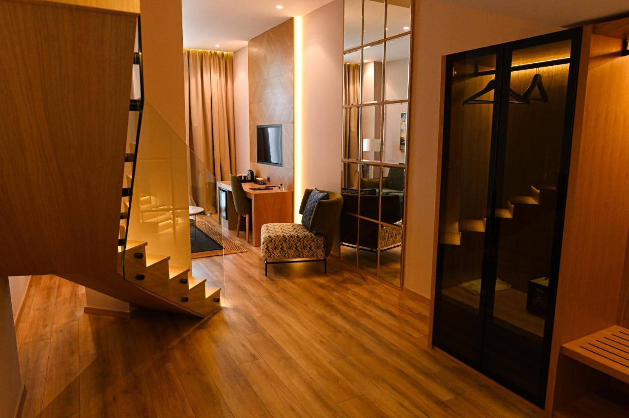 White Hill Hotel, & Conferences 4* Durrës