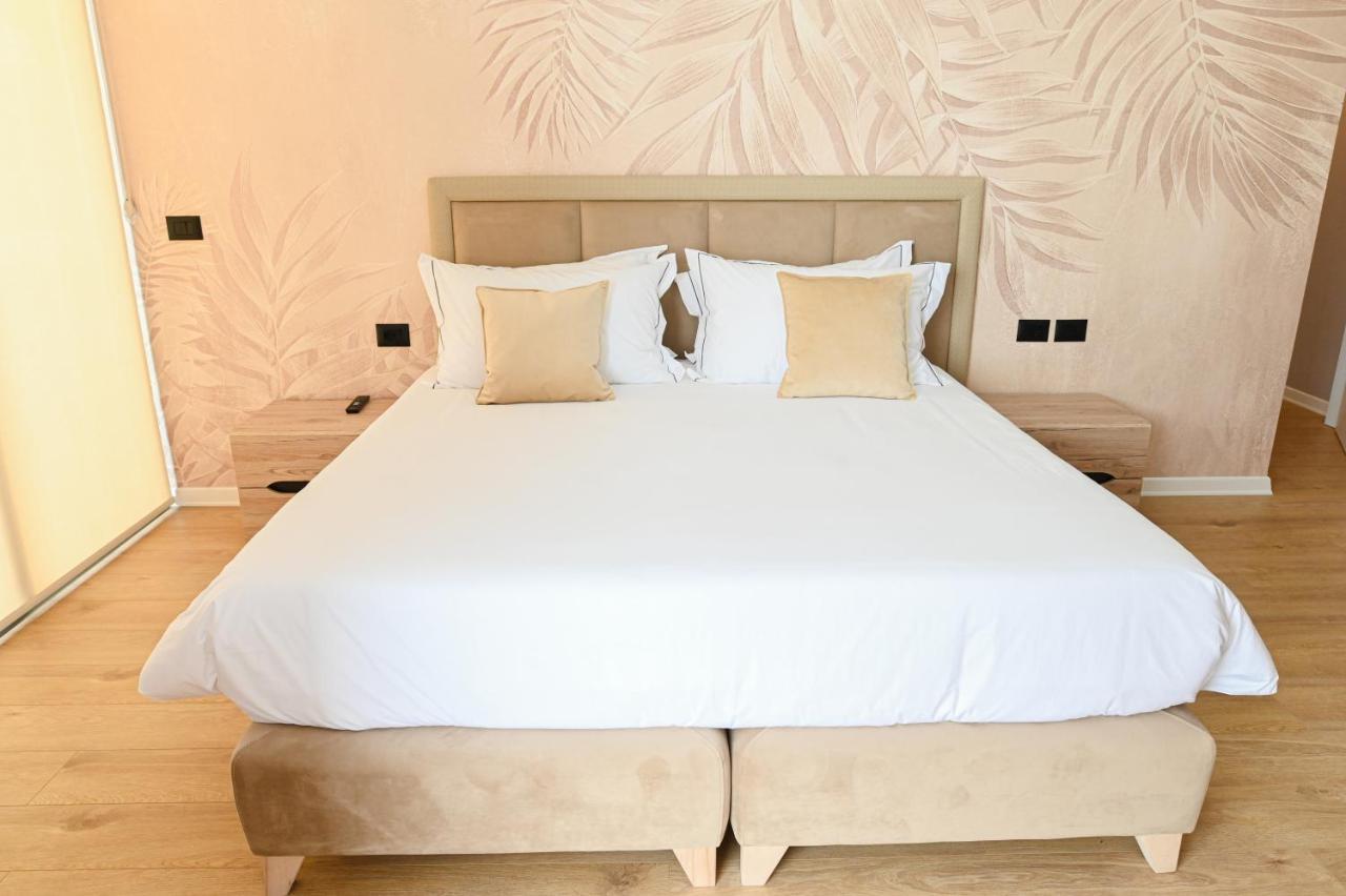 White Hill Hotel, & Conferences 4* Durrës