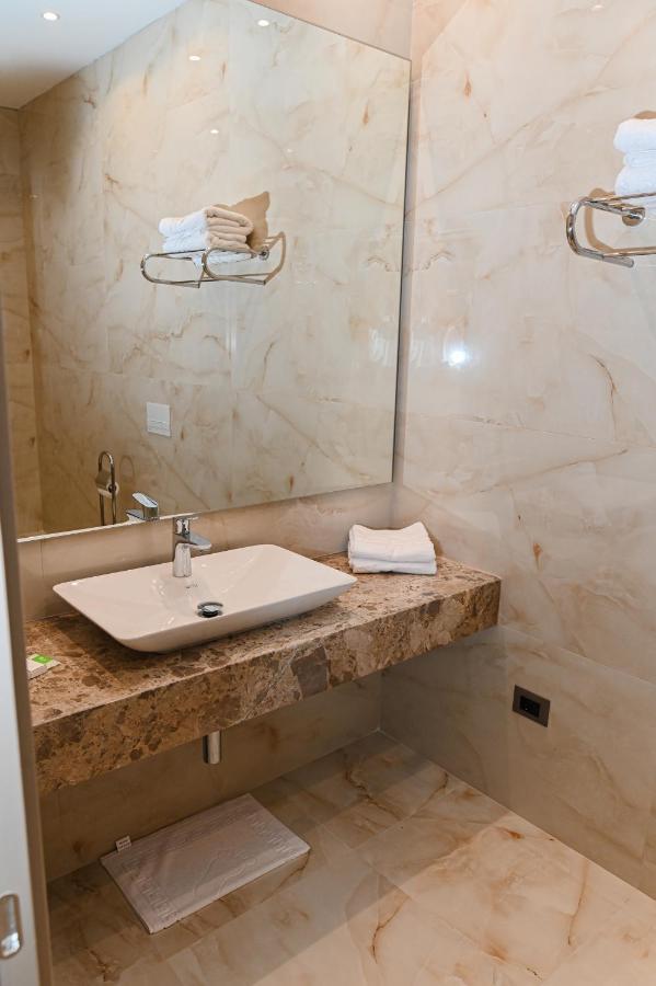 Hotel White Hill Hotel, & Conferences 4*