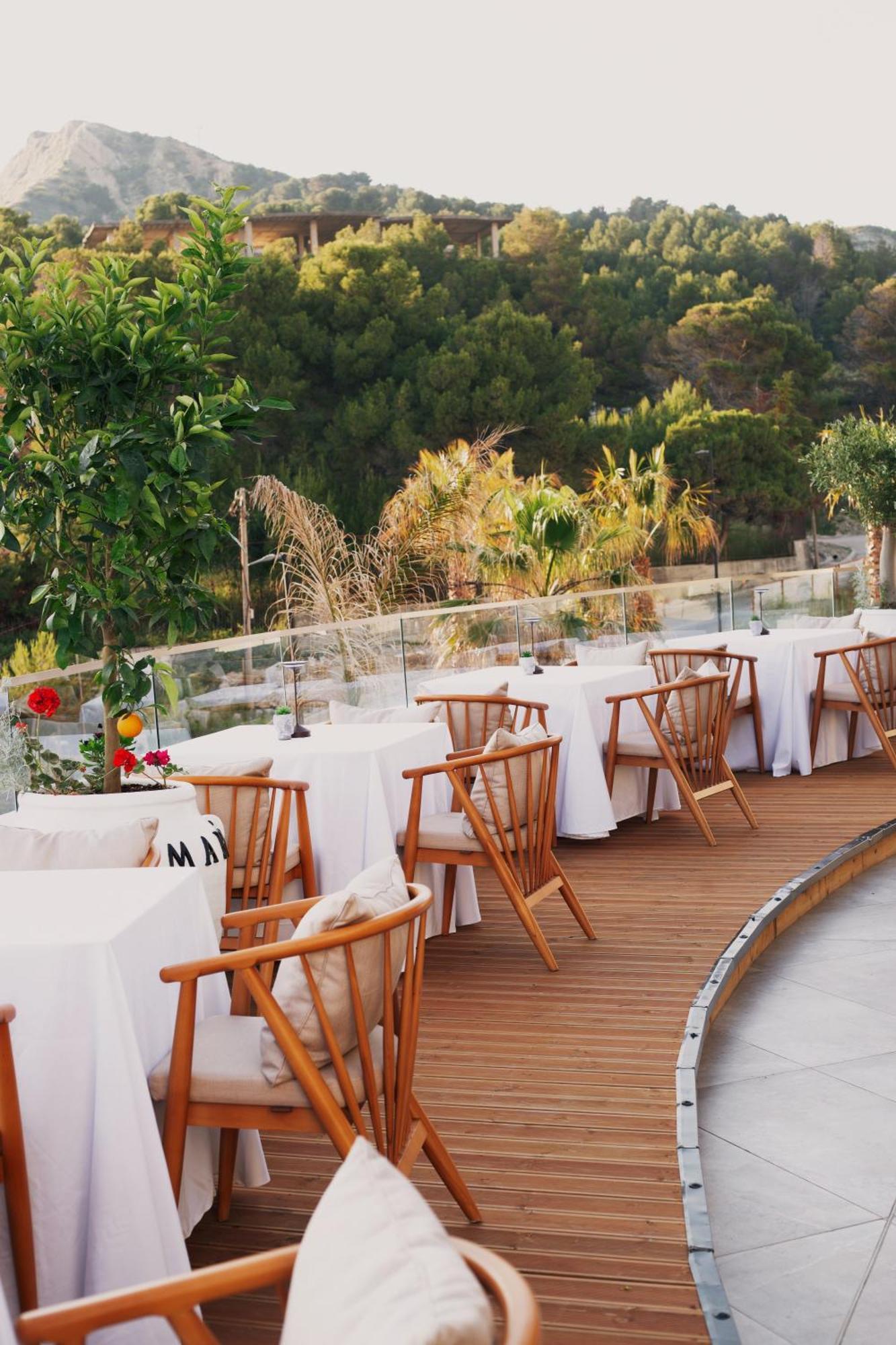 White Hill Hotel, & Conferences