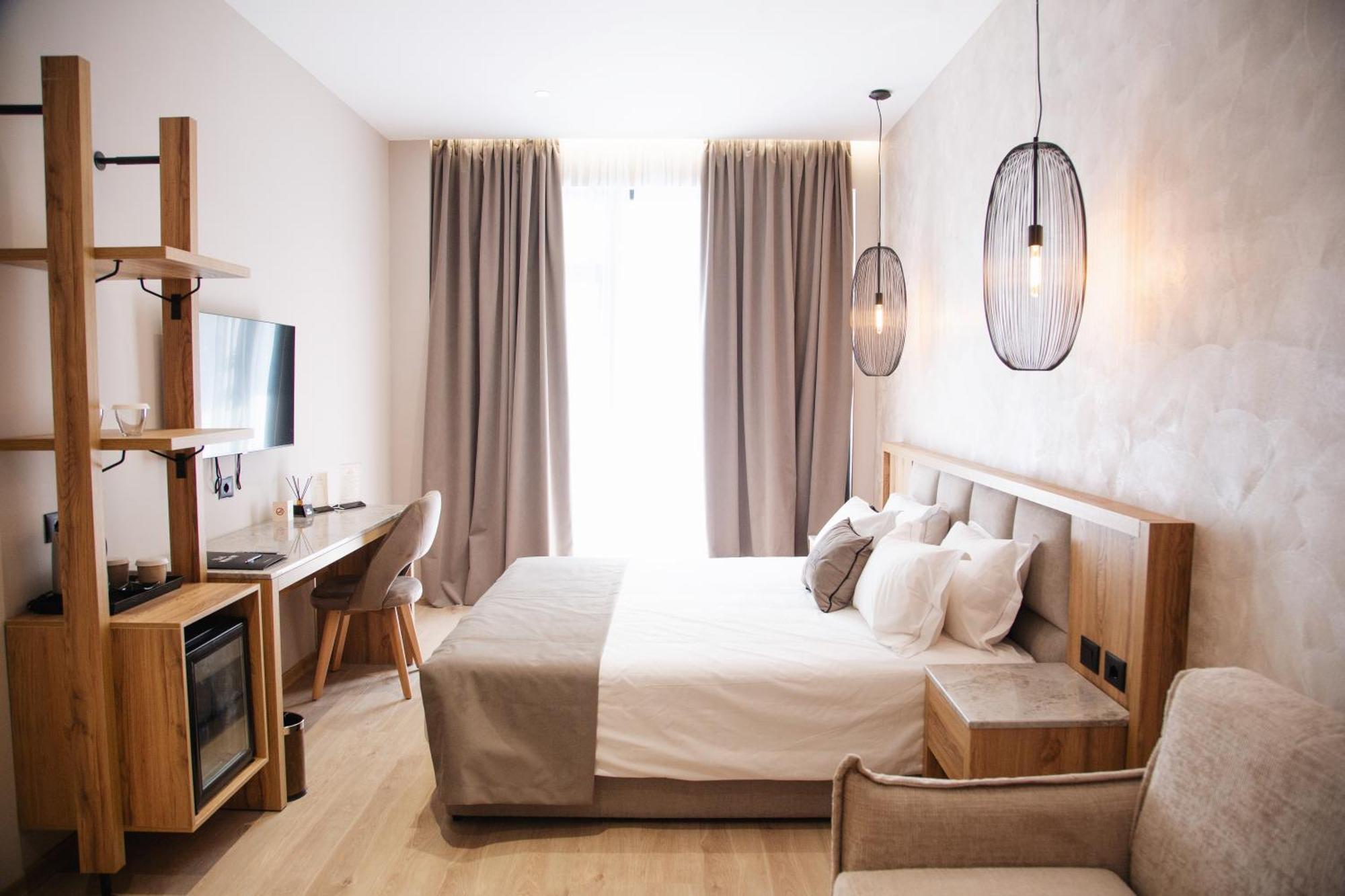 White Hill Hotel, & Conferences 4* Durrës